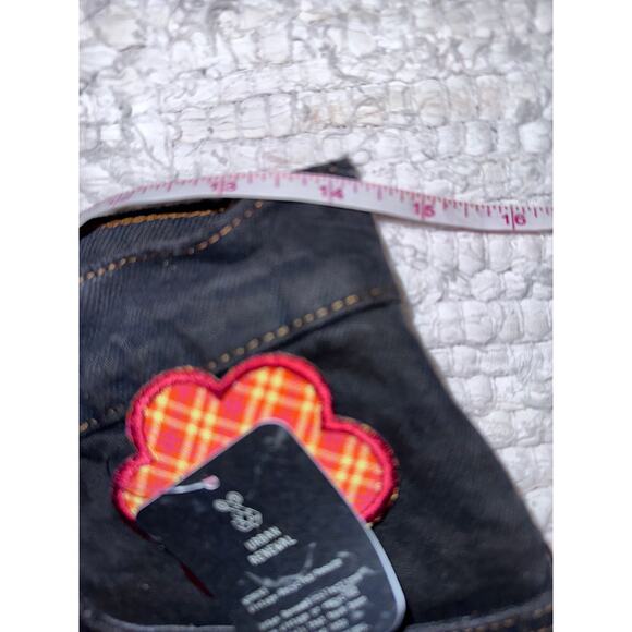 NWT VINTAGE LEVI'S BLACK PATCHED DAISY DUKE CUTOFF SHORTS URBAN RENEWAL - Picture 6 of 11